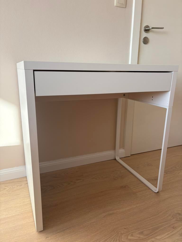 MICKE wit bureau - IKEA, Huis en Inrichting, Bureaus, Zo goed als nieuw, Computerbureau, IKEA, Met lades, Ophalen