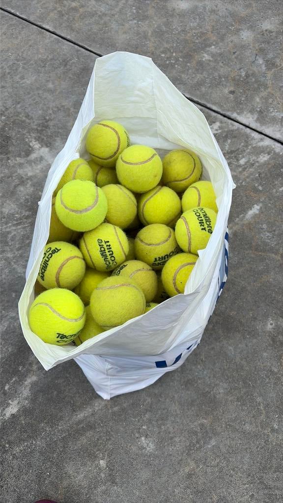 Gratis zak oude tennisballen BESPROKEN, Animaux & Accessoires, Jouets pour chiens, Enlèvement, Utilisé