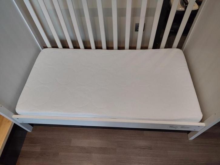 Lit bébé évolutif 120x60 + matelas + accessoires (lot), Enfants & Bébés, Chambre d'enfant | Lits, Utilisé, Moins de 140 cm, Moins de 70 cm