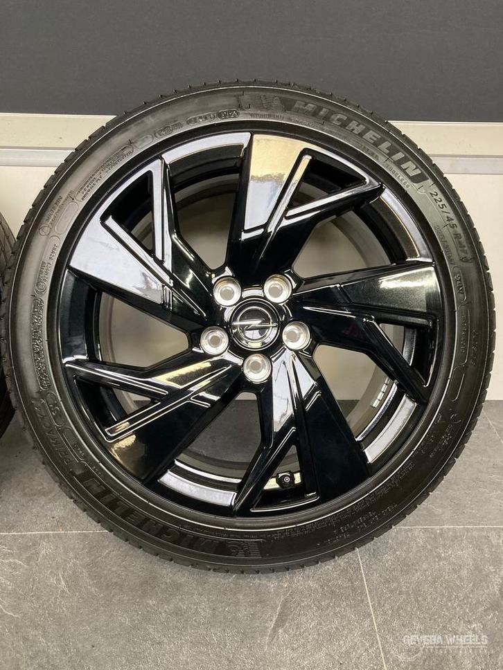 17” originele Opel Astra L velgen + banden DEMO 5x108 984328, Autos : Pièces & Accessoires, Pneus & Jantes, Pneus et Jantes, Pneus été
