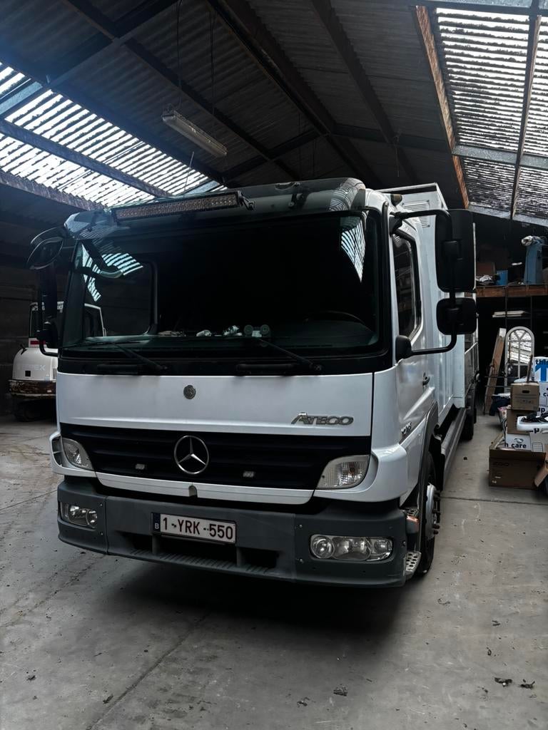 Oprij vrachtwagen Mercedes atego 1223, Auto's, Wit, Mercedes-Benz, Particulier, Te koop