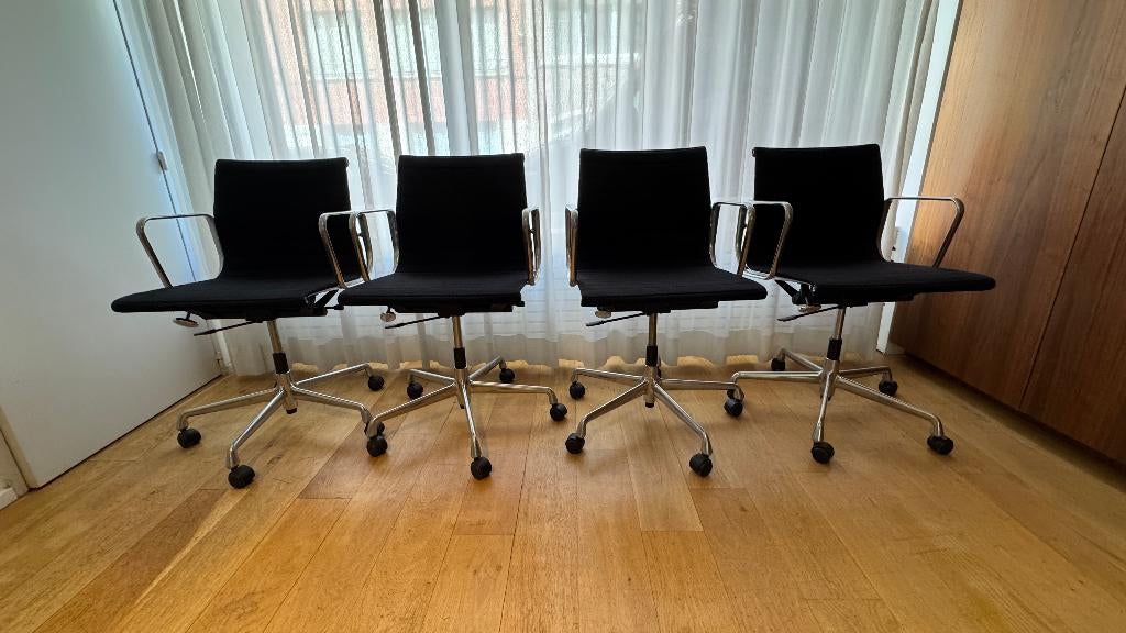Vitra Eames EA117 4 stuks, Huis en Inrichting, Bureaustoelen, Ophalen, Gebruikt, Zwart, Bureaustoel