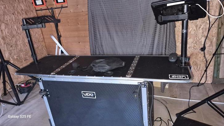 Mooie mobiele dj tafel merk udg, Muziek en Instrumenten, Dj-sets en Draaitafels, Ophalen