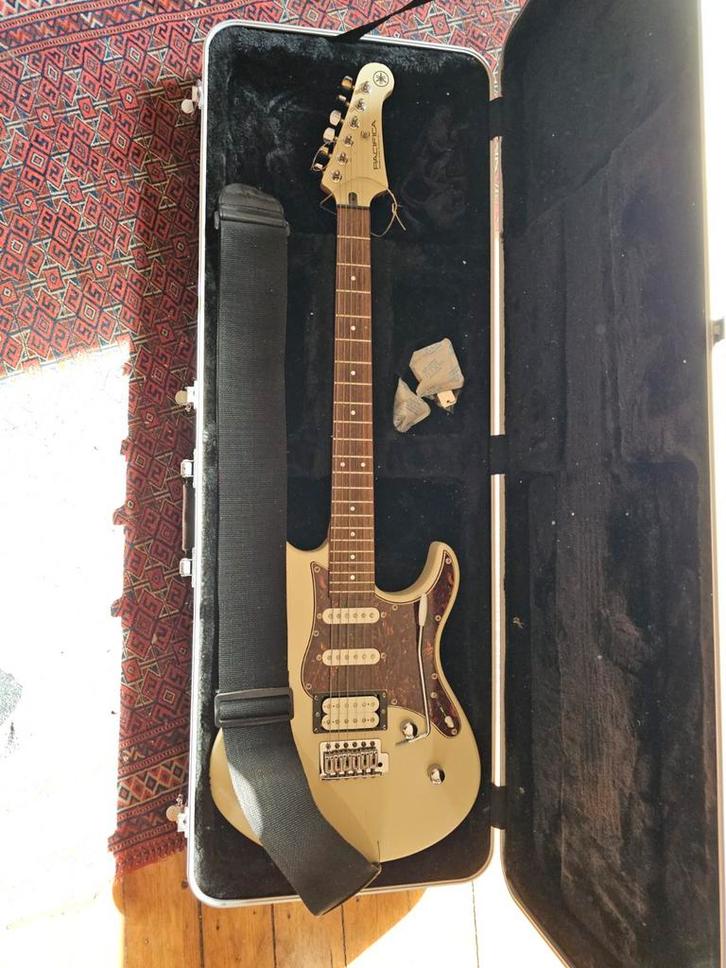 Pack Guitare Cort Pacifica + Flight Case Rigide, Musique & Instruments, Instruments à corde | Guitares | Électriques, Enlèvement
