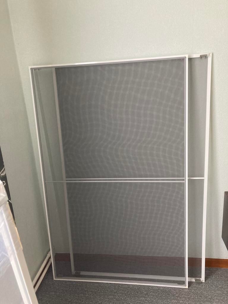 2 vliegenramen, Ophalen, Gebruikt