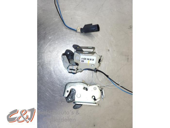 Slotmechaniek achterdeur Bus-Bestel van een Mercedes Vito, Auto-onderdelen, Carrosserie, Mercedes-Benz, Gebruikt, 3 maanden garantie