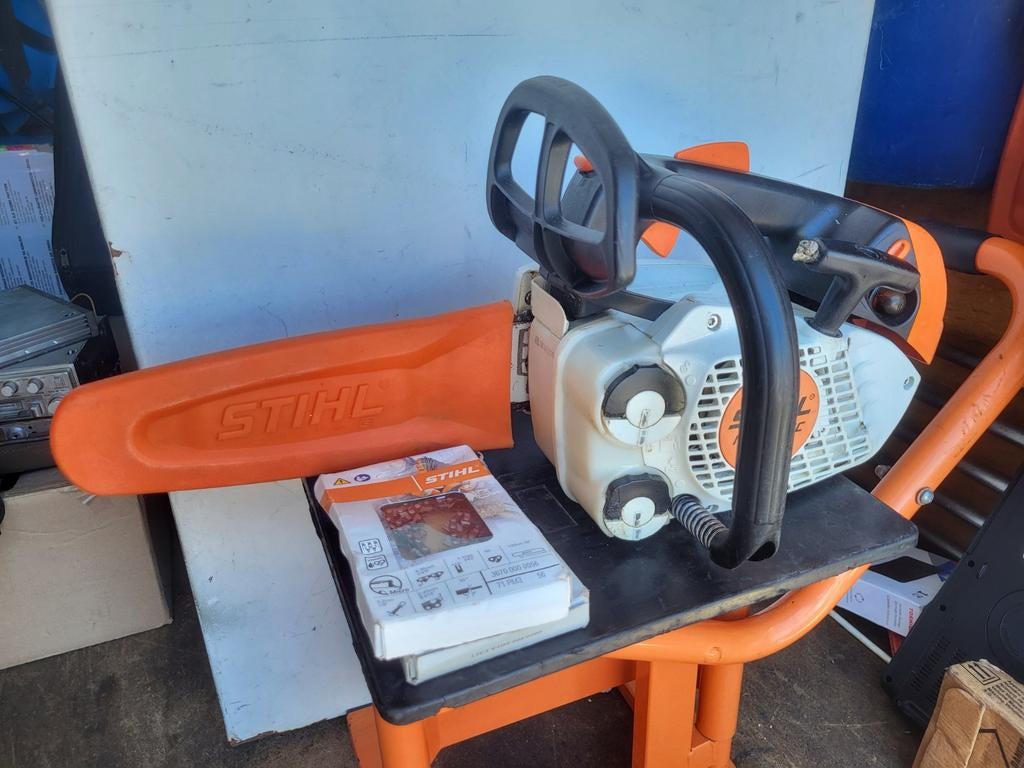 petite tronçonneuse stihl 151 TC, Bricolage & Construction