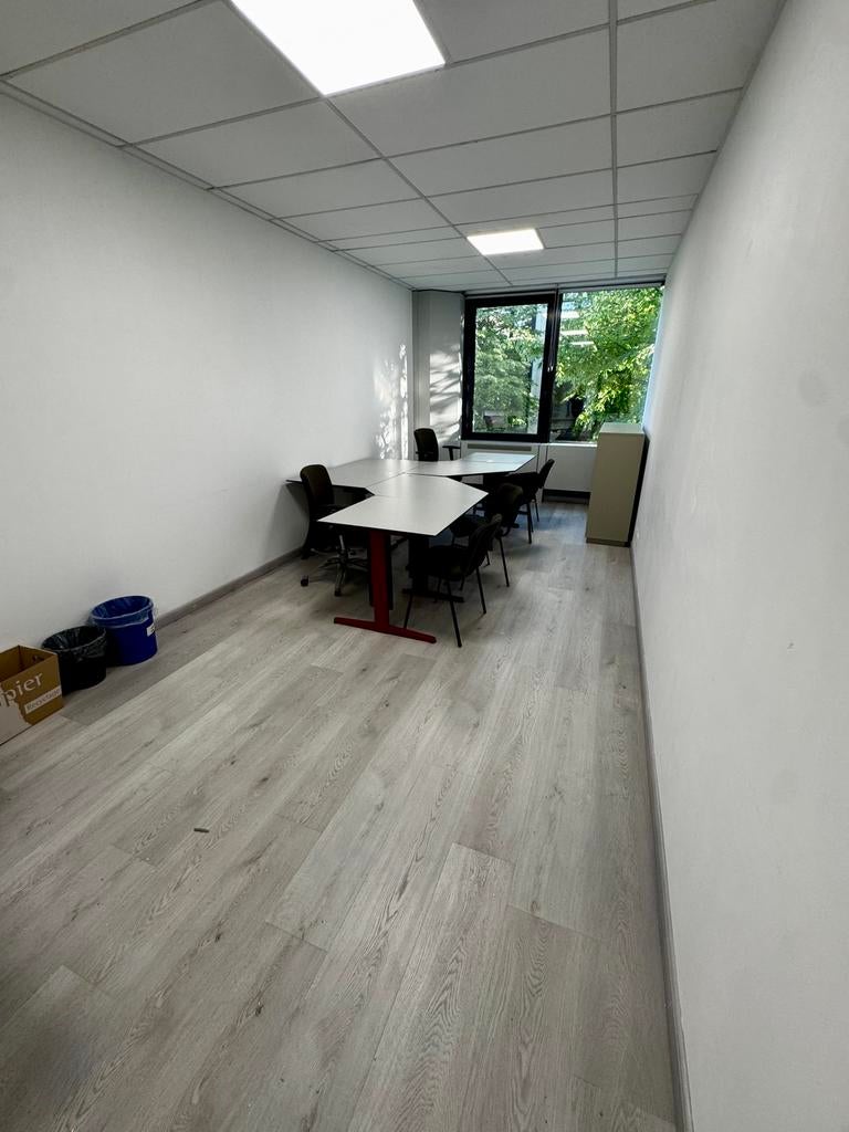 Bureau a louer 650€ htva 30m2, Bricolage & Construction, Planches & Dalles, Comme neuf, Enlèvement