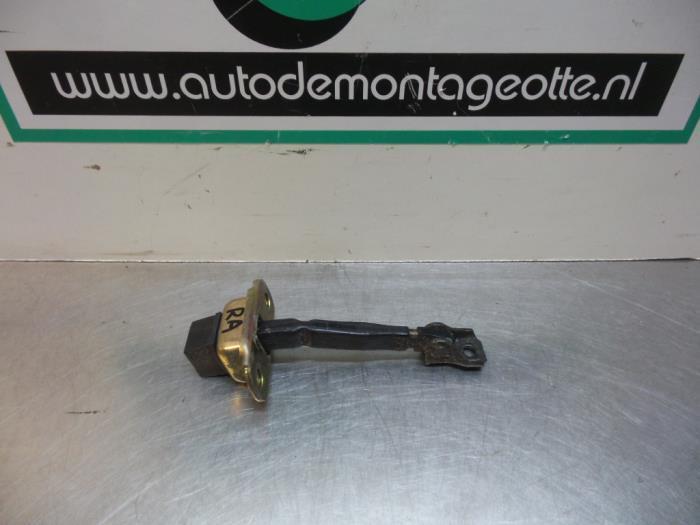 Butée 4portes arrière droite d'un Mitsubishi Space Wagon (, Autos : Pièces & Accessoires, Carrosserie & Tôlerie, Mitsubishi, Utilisé