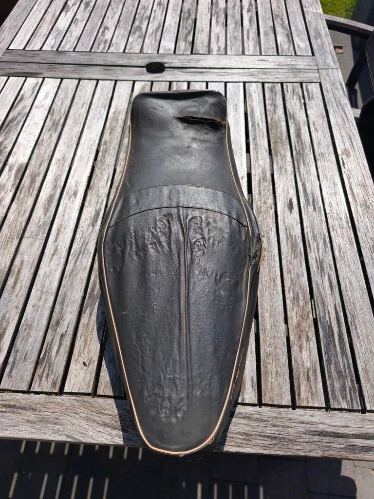 Vespa Donza origineel, Zadel