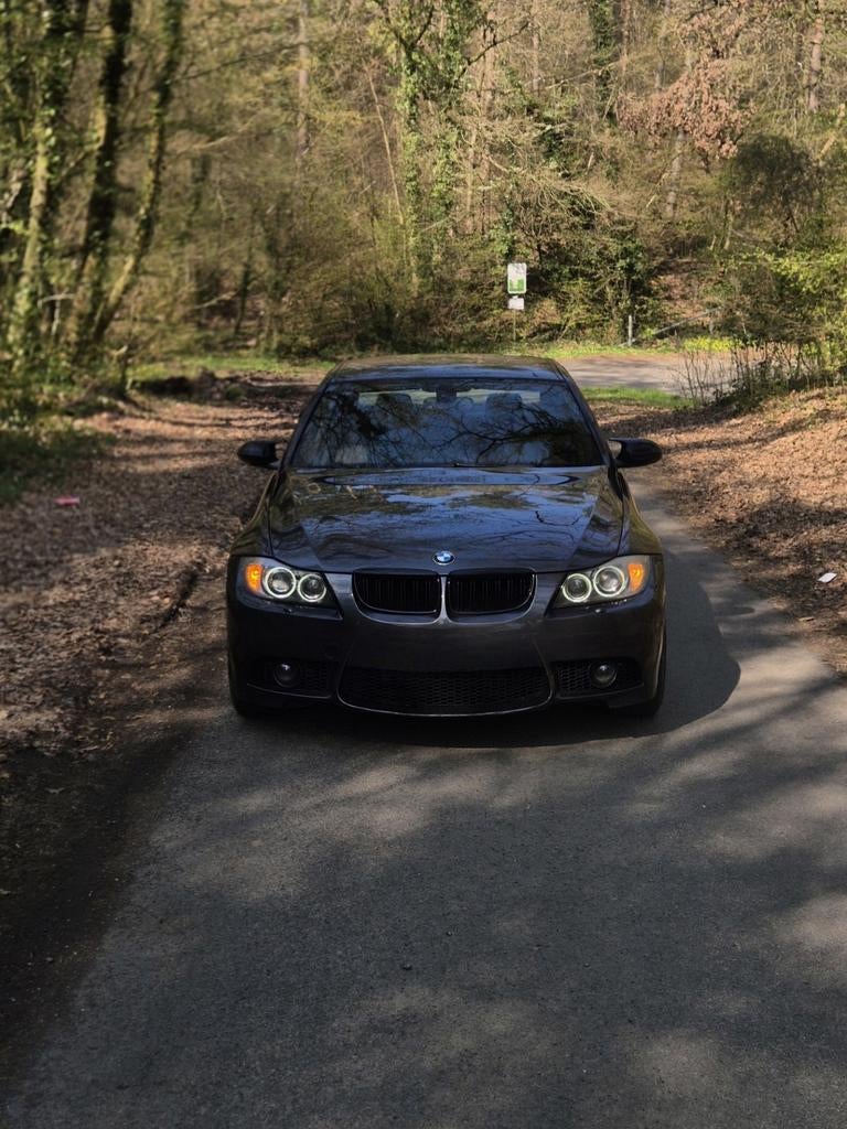 BMW Série 3 2005, Autos, BMW, Particulier, Série 3, Intérieur cuir, Diesel, Berline, Automatique, Argent ou Gris, Noir, Cuir, Enlèvement