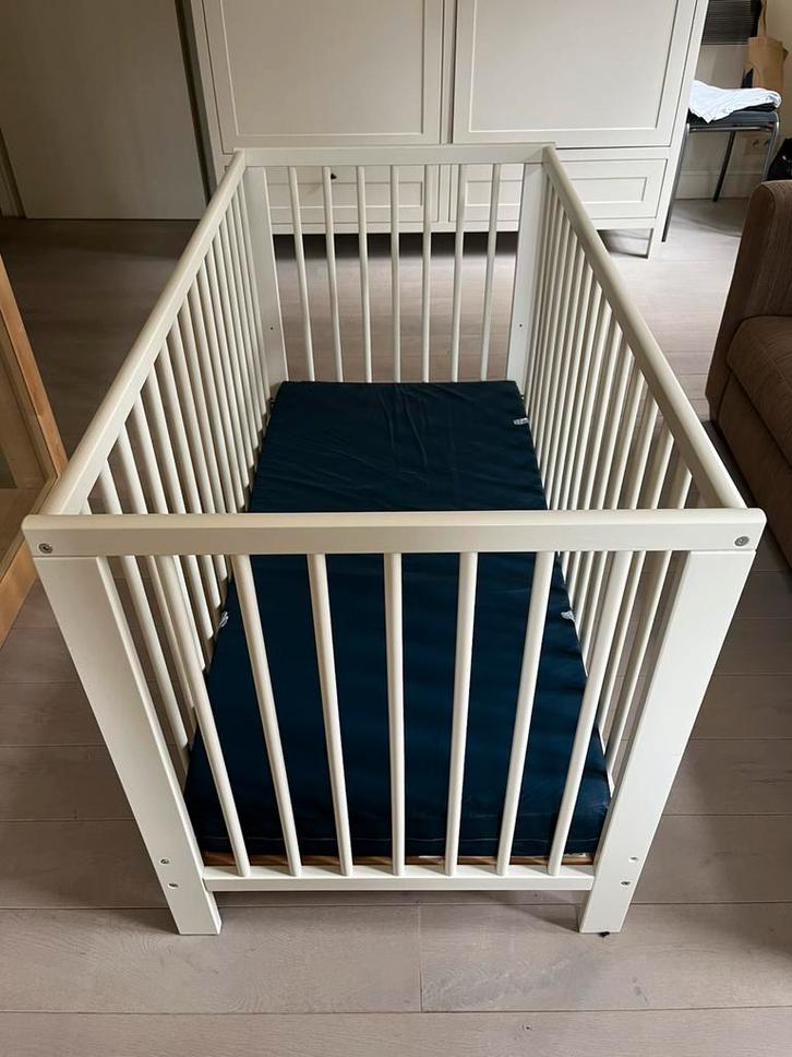 Ikea Gulliver babybed met matras (2x), Kinderen en Baby's, Babyparken, Zo goed als nieuw, Ophalen