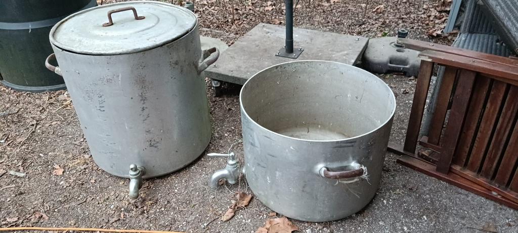 Vieilles grandes marmites, Enlèvement