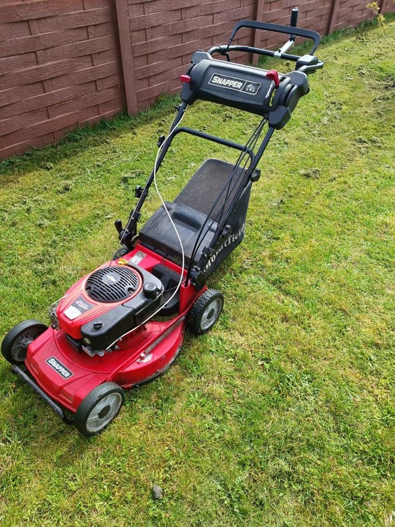 Gezocht: kapotte of oude benzine grasmaaier, Ophalen