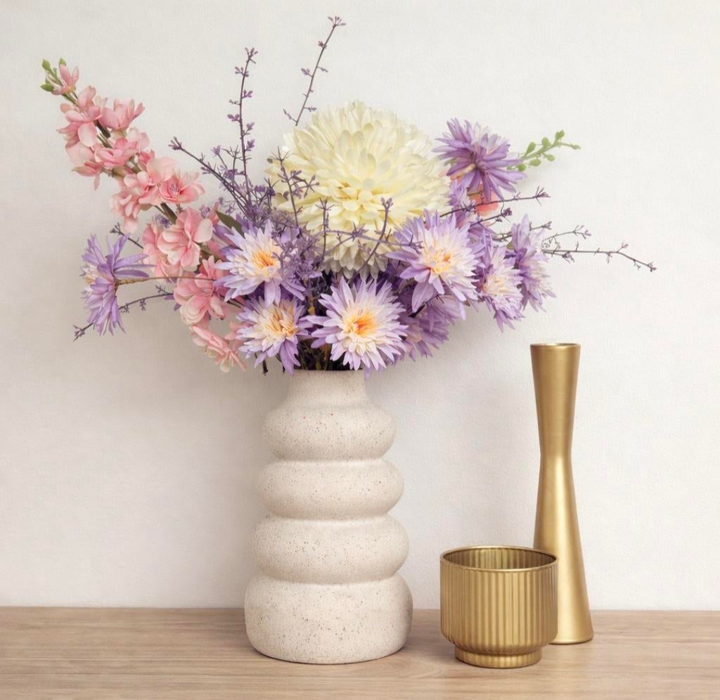 Vase avec fleurs artificielles et bougeoir doré et vase doré, Enlèvement ou Envoi