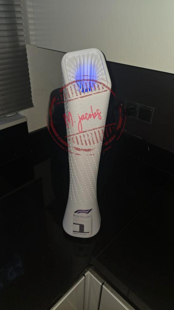 Unieke Formule 1 'Kiss Me' trophy lamp. Kies tussen de 1:1, Verzamelen, Automerken, Motoren en Formule 1, Formule 1, Ophalen of Verzenden