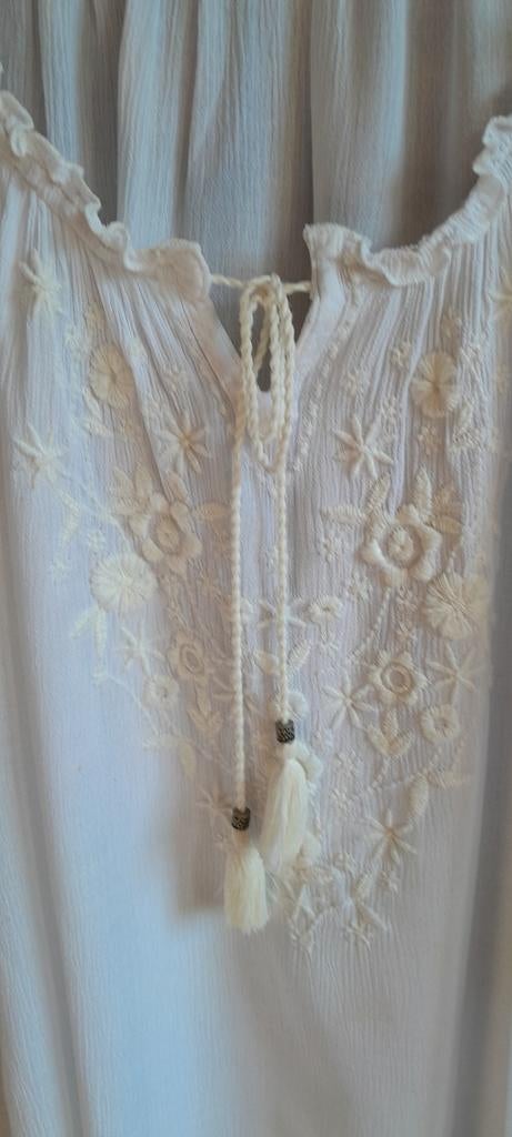 Prachtig geborduurde blouse C&A.large, Vêtements | Femmes, Blouses & Tuniques, C&A, Enlèvement ou Envoi, Comme neuf, Taille 42/44 (L)