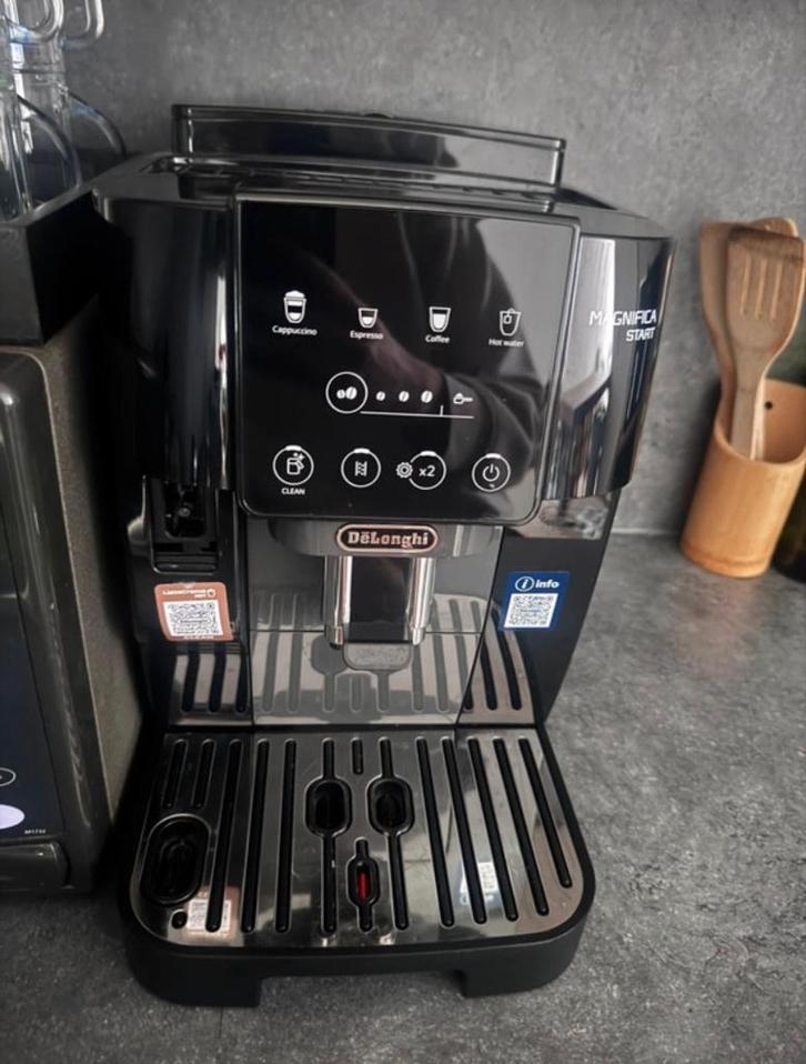 Machine a café Delonghi, Electroménager, Cafetières, Comme neuf, Café moulu, Café en grains, Autres modèles, 10 tasses ou plus