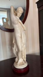 Beeld Griekse godin, Enlèvement