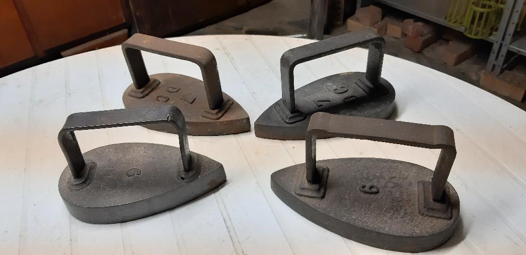 gietijzeren strijkijzers, Antiek en Kunst, Ophalen