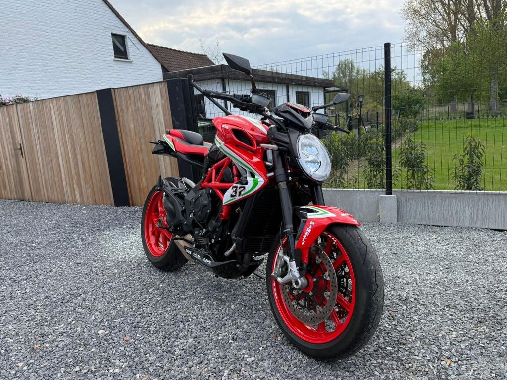 Mv agusta brutale 800 RR 858km!! nummer 112/250 reeds gvv!!!, Motos, Échappement sport, Permis Moto A, 798 cm³, Entreprise