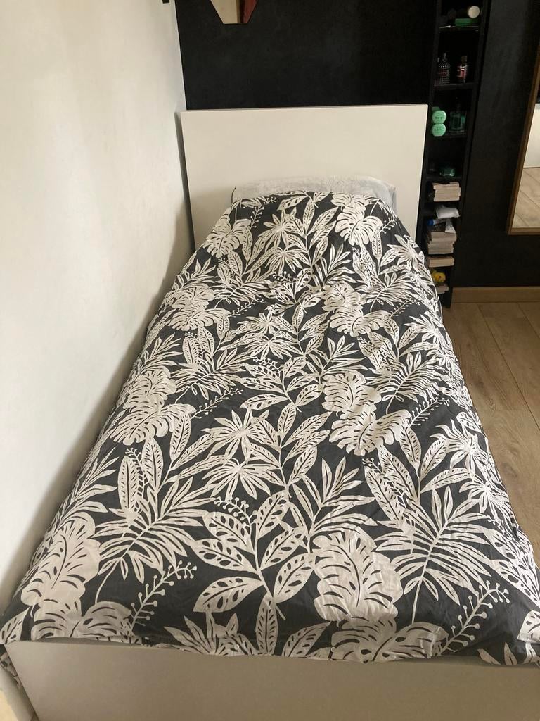 Lit Malm ikea + 2 tiroirs + sommier Maxiform 90x200cm, Huis en Inrichting, Slaapkamer | Complete slaapkamers, Gebruikt, Eenpersoons