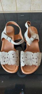 Tweedehands damessandalen maat 37, Enlèvement ou Envoi, Beige, Comme neuf, Ara
