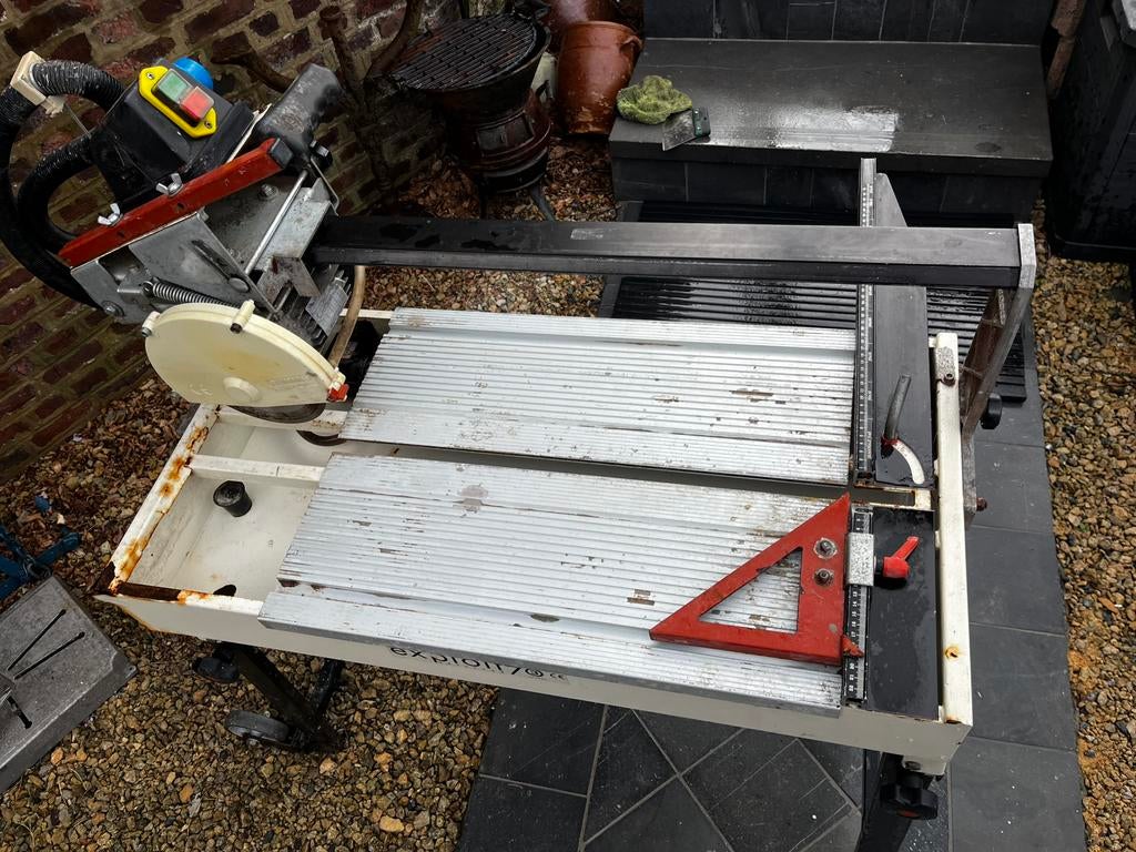 Coupe carrelage RAIMONDI, Bricolage & Construction, Outillage | Scies mécaniques, Enlèvement, Comme neuf