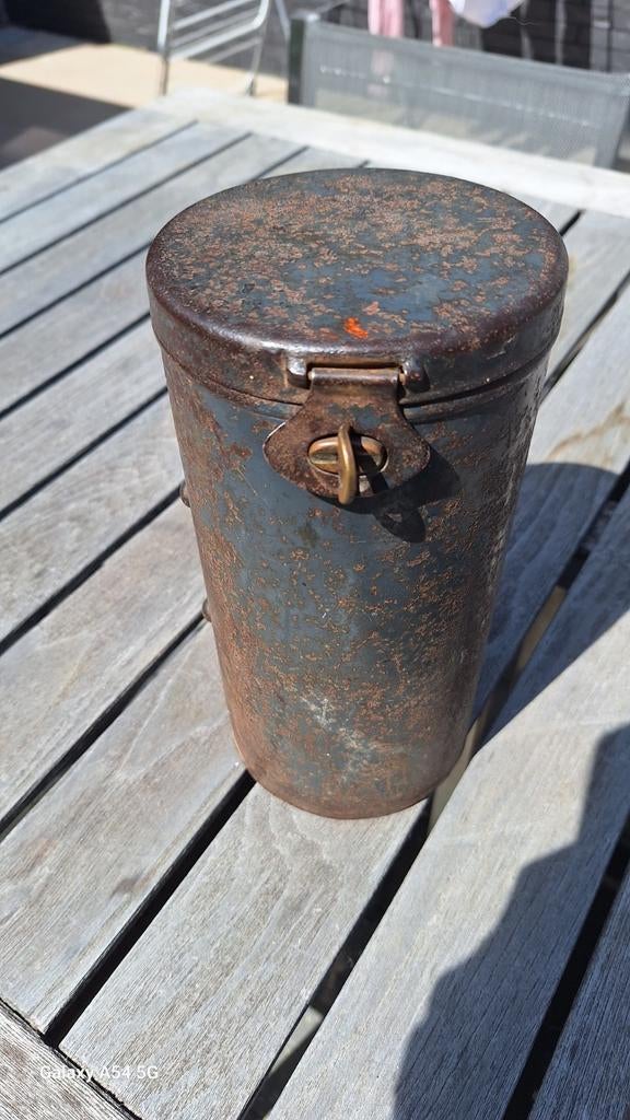 Metalen koker, Ophalen