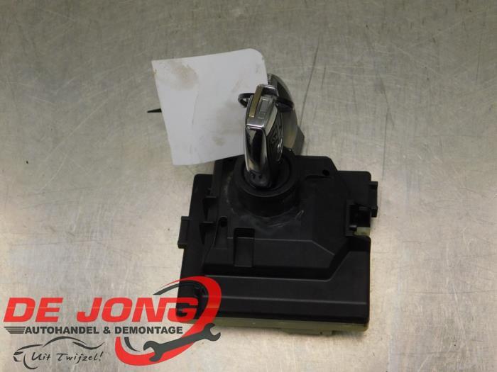 Serrure de contact + clé d'un Mercedes C-Klasse, Autos : Pièces & Accessoires, 3 mois de garantie, Utilisé, -, -