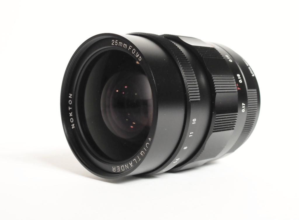 Voigtlander Nokton 25mm f0.95  MFT  versie 1  *TOP-OCCASION*, Ophalen of Verzenden, Zo goed als nieuw, Standaardlens