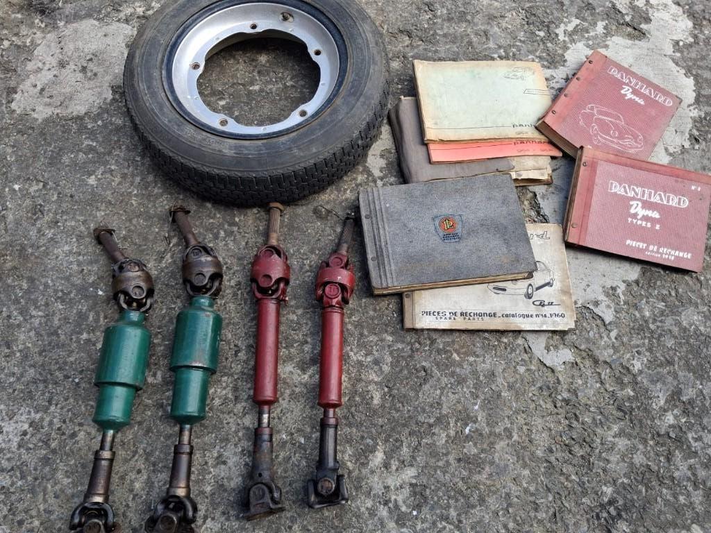 Panhard 24B, PL17 - lot: cardans, werkplaatsboeken, wiel, Auto's, Particulier, Te koop