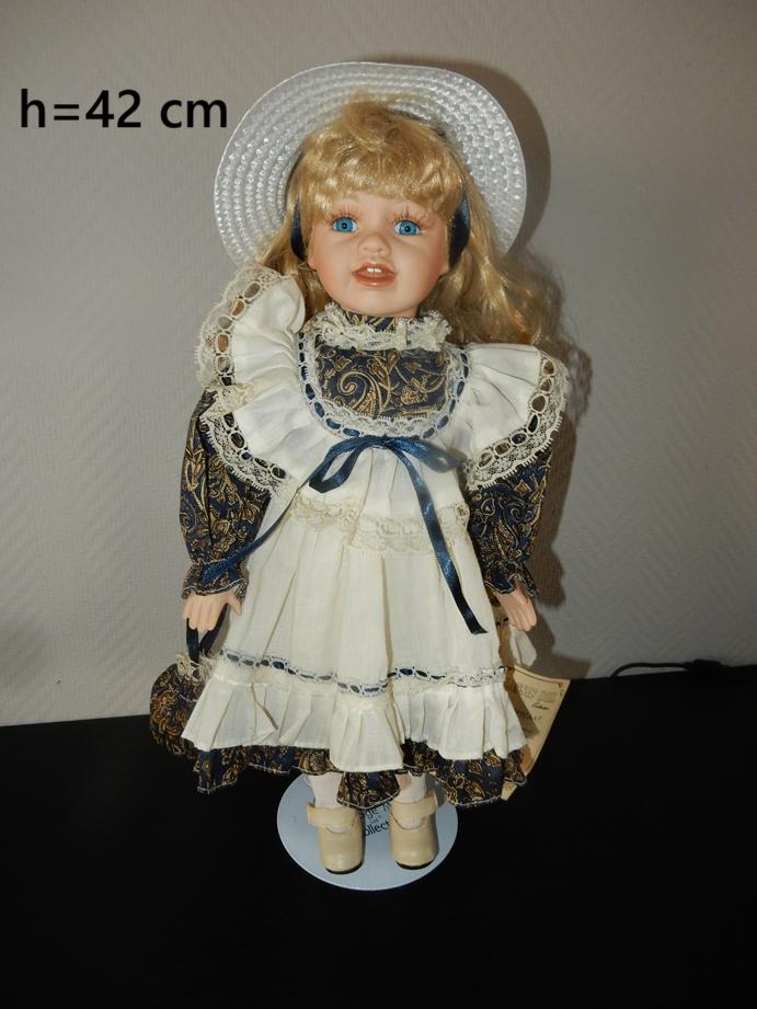 nr.51 - Porseleinen pop - C, Enlèvement, Poupée