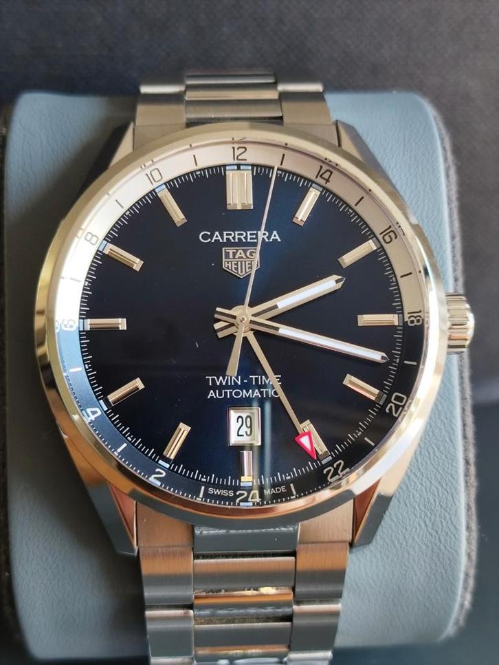 T.K. i.nw.st. 1 Tag Heuer Carrera Twin Time (GMT) van 2022, Handtassen en Accessoires, Horloges | Heren, Zo goed als nieuw, Polshorloge