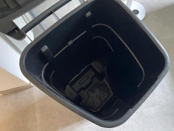 Rolcontainer beschikbaar voor biedingen