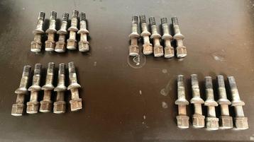 Set originele Mercedes wielbouten R107 R129 W124 W126 W140 beschikbaar voor biedingen