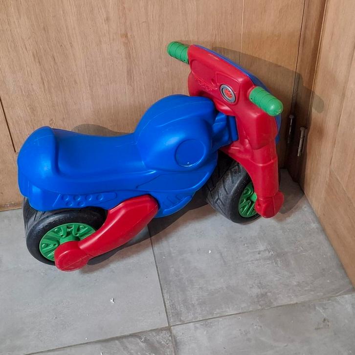 Petite moto draisienne en plastique dur, Kinderen en Baby's, Speelgoed | Buiten | Actiespeelgoed, Zo goed als nieuw, Ophalen