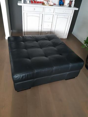 Grand pouf en cuir noir 107x107x41 cm