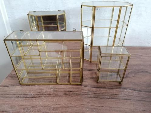 4 Kleine oude vitrine kastjes, Hobby en Vrije tijd, Overige Hobby en Vrije tijd, Gebruikt, Ophalen of Verzenden