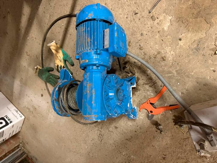 Zware elektrische hijslier / goederenlift – zeer robuust, Doe-het-zelf en Bouw, Lieren en Takels, Zo goed als nieuw, Ophalen