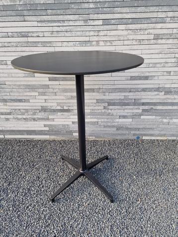 Vitra Ronan & Erwan Bouroullec statafel outdoor beschikbaar voor biedingen
