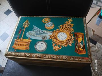 Antieke blikkendoos 20 op 30 cm 10 cm H  beschikbaar voor biedingen