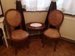 Chaises anciennes parfait état avec une petite table. 150€, Antiquités & Art, Enlèvement ou Envoi