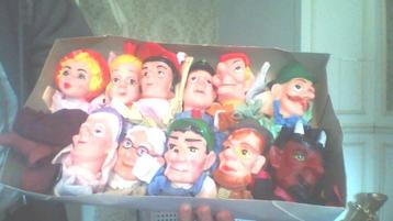 Marionnette avec la boite  beschikbaar voor biedingen