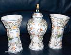 Trio d anciennes garnitures de cheminée. Delft, Antiquités & Art, Antiquités | Vases, Enlèvement ou Envoi