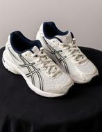 Basket Filles Asics taille 35, Sport en Fitness, Basketbal, Ophalen, Zo goed als nieuw, Schoenen