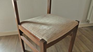  Gratis 6 Vintage stoelen beschikbaar voor biedingen