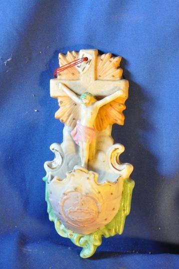 benitier en porcelaine avec crucifix  beschikbaar voor biedingen