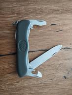 Couteau militaire Victorinox, Caravanes & Camping, Outils de camping, Comme neuf