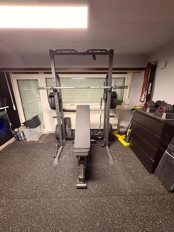 Half rack in goede staat, ideaal voor een homegym. beschikbaar voor biedingen